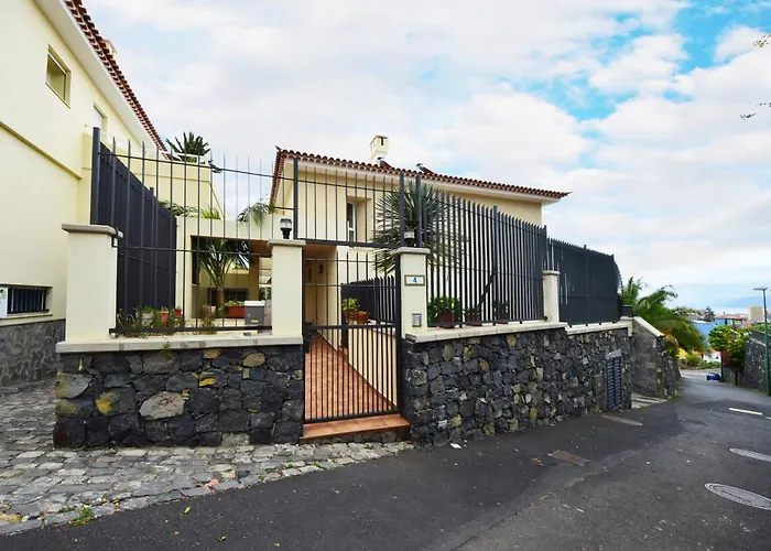 Azalea - * Puerto de la Cruz (Tenerife)